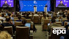 "Путін під прикриттям" пустив гази? Politico розповіло про сморід у залі перед появою Зеленського