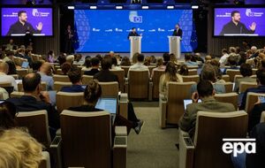 "Путін під прикриттям" пустив гази? Politico розповіло про сморід у залі перед появою Зеленського