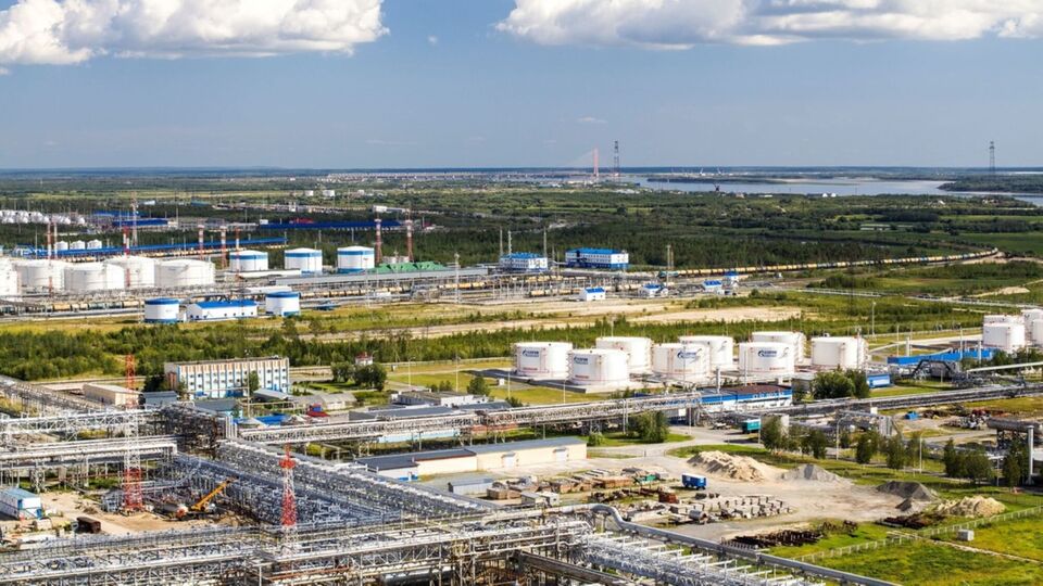 БПЛА, вероятно, атаковали завод "Газпрома" в 2,3 тыс. км от Украины, который производит бензин и авиатопливо