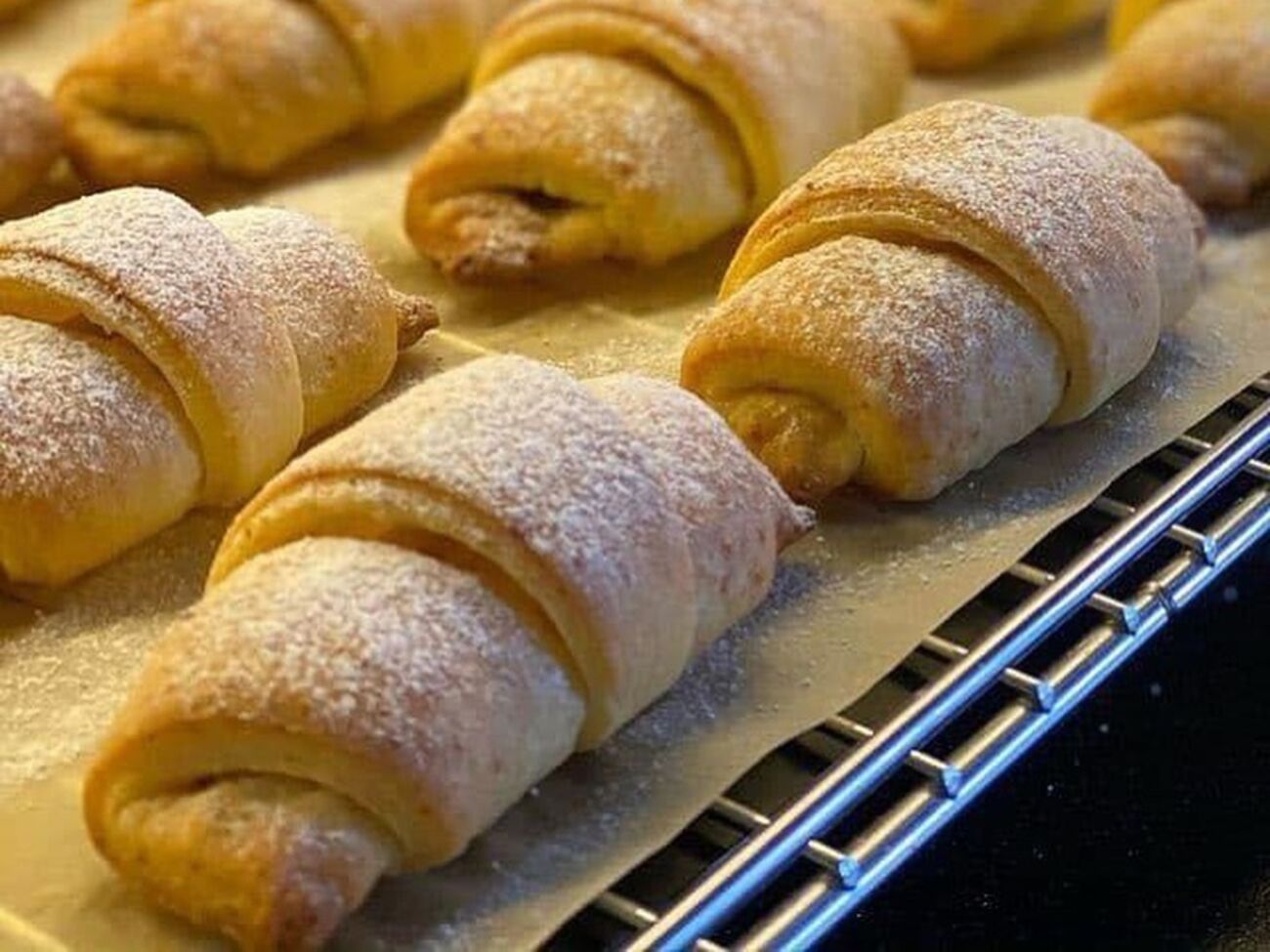 Добавьте это в тесто – и получится гора вкусных рогаликов к чаю, которые моментально исчезают с тарелки