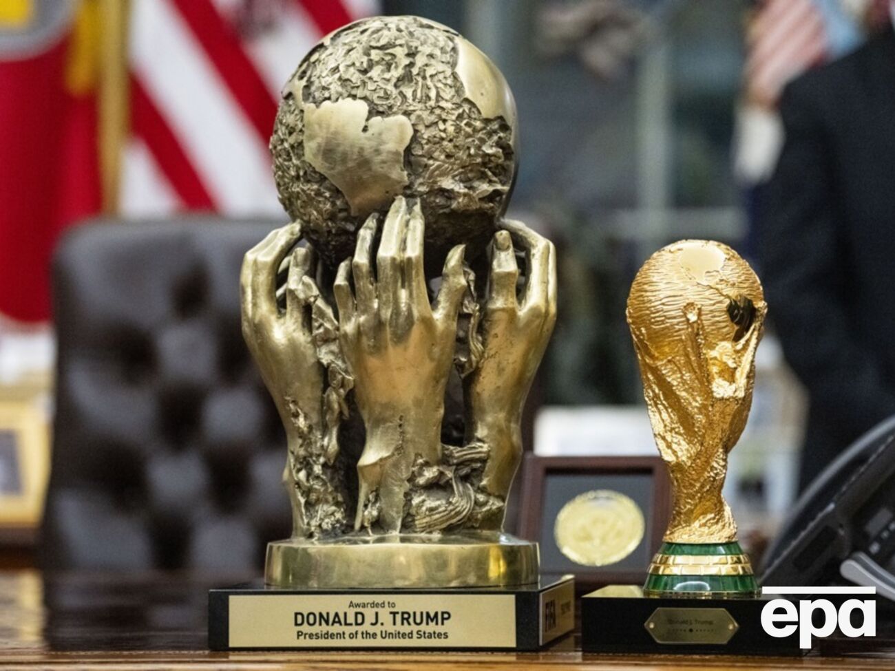 ФІФА може скасувати "премію миру", яку вручила Трампу. Яка причина