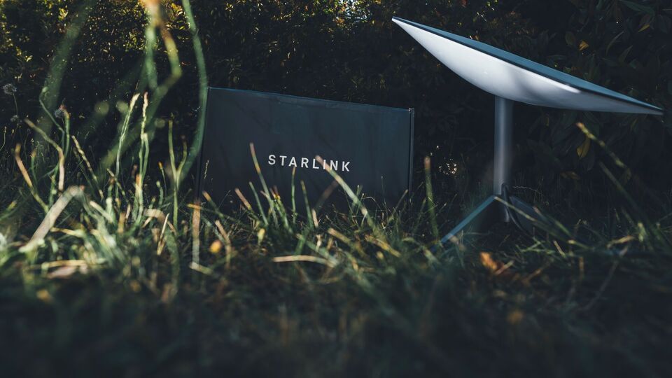 Обмеження Starlink діють тільки в Україні, це "спланована операція" – Зеленський