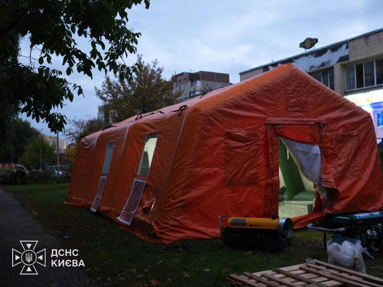 Зеленський заявив про одну з найбільших атак на енергетику. Де найскладніша ситуація зі світлом
