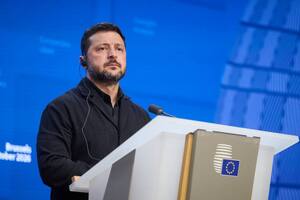 Зеленський: На жаль, зняття санкцій продовжуватиметься