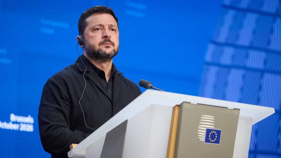 Зеленський: На жаль, зняття санкцій продовжуватиметься