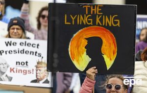 "Ні королям". У США відбулися мітинги проти Трампа, учасників закликали голосувати достроково