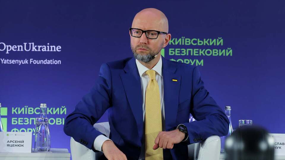 Захід у 2014 році не давав "жодного цента" на зброю для оборони Криму – Яценюк