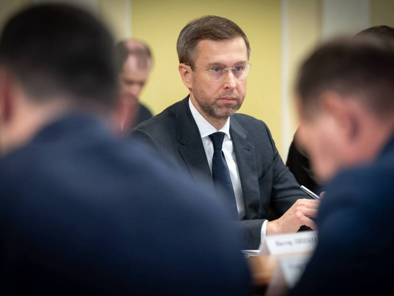 В Украине создали комиссию по продаже Sense Bank и "Укргазбанка"