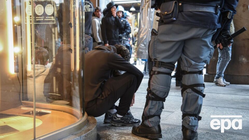 У Мілані протести переросли в сутички й погроми магазинів, сотні затриманих. Фоторепортаж