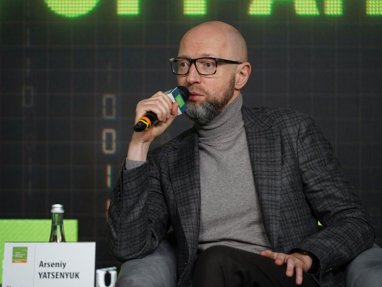 "Треба було тиснути". Яценюк заявив, що Україні потрібне гарантоване фінансування на три роки