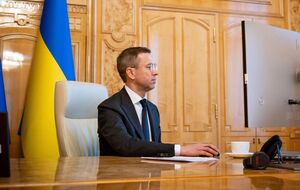 Чи збережуть 100% бронювання працівників? Прем'єр розповів про дискусію в уряді