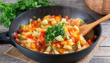 Приготовьте это вкусное рагу, пока в продаже есть сезонные овощи. Лучший рецепт