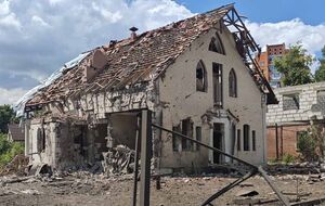 Фонд Рината Ахметова оплатил операцию жительнице Славянска, выжившей после попадания авиабомбы в дом