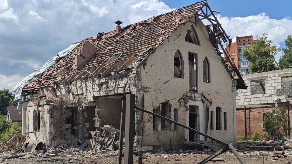Фонд Ріната Ахметова оплатив операцію жительці Слов’янська, яка вижила після влучання авіабомби в будинок