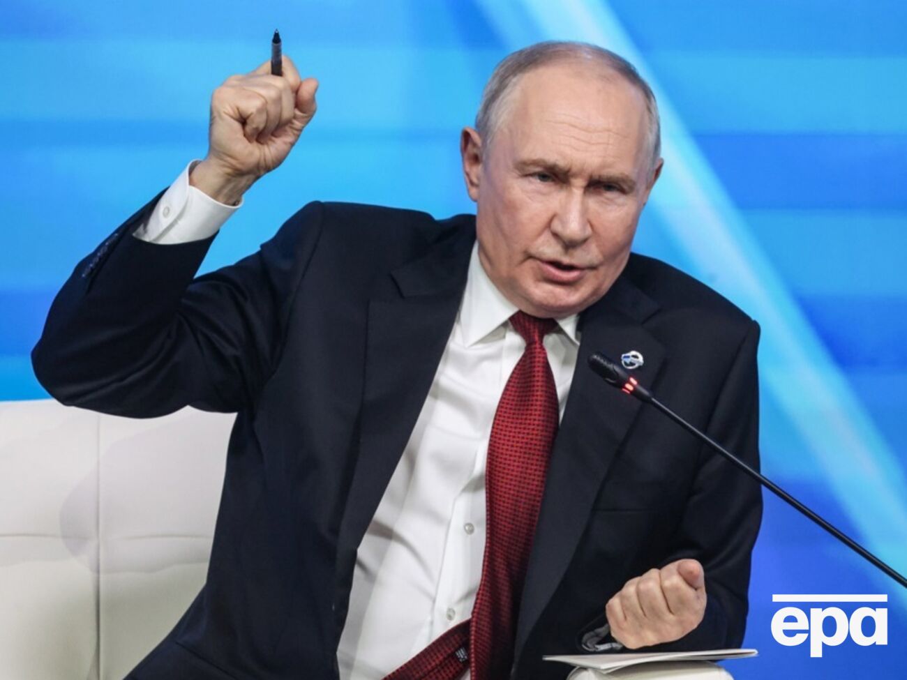 Хвостик тигра, граната від солдата, Україна "не існує", ЄС "розвалиться". Найяскравіше з 3,5 годин марення Путіна на "Валдаї"