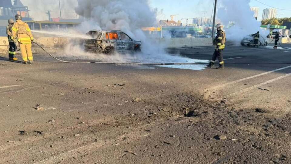 РФ атакувала автомобілі на трасі Київ – Одеса, вони зайнялися. Є загиблі і постраждалі