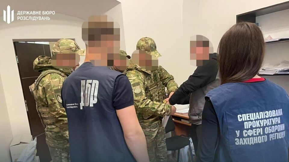 Військовослужбовця ТЦК підозрюють у побитті мобілізованого до смерті. До цього його вже судили – ДБР