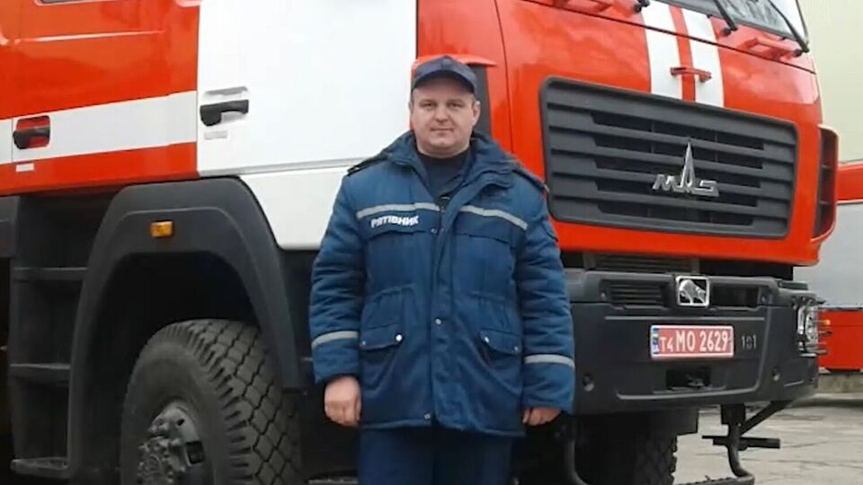 "Не знаю, як я це пережив". Історія рятувальника з Маріуполя увійшла до Музею "Голоси Мирних"