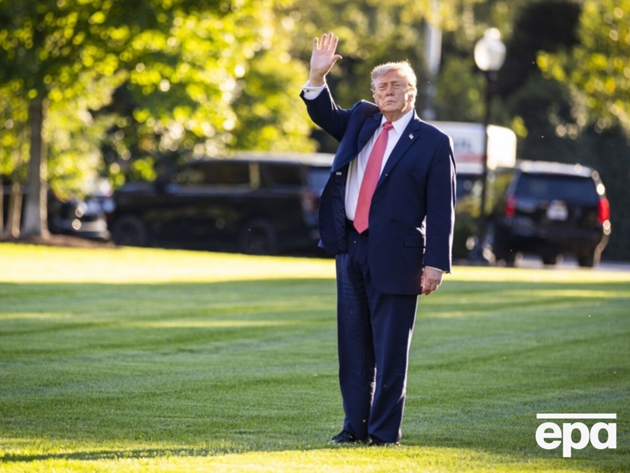 "Які ще докази потрібні, щоб визнати його бежевільним?" Трамп шокував дивною повіденкою. Відео