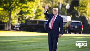 Трамп шокував дивною поведінкою. Відео
