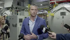 "Бажаємо українцям успіху". Гегсет – про ракети Patriot і "військовий пакет Starlink"