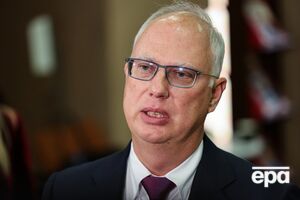 "Незручний момент". Дмитрієв потиснув руку Габбарду, якого РФ обвинуватила "у службі найманцем в Україні"