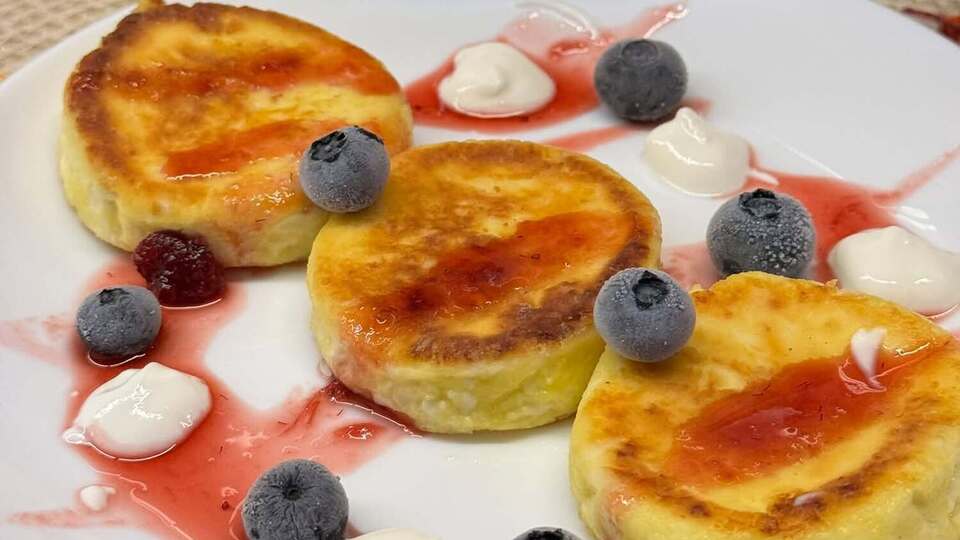 Запишите эти пропорции – и сырники всегда будут вкусными и не растекутся на сковороде. Рецепт