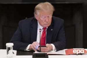 Трамп телефонував у Google і просив перейменувати Атлантичний океан на свою честь. Що йому відповіли