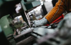Зупинення металургії і блокування морських портів призвели до падіння ВВП України у вересні на 2,4% – ІЕД