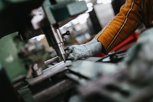 Зупинення металургії і блокування морських портів призвели до падіння ВВП України у вересні на 2,4% – ІЕД
