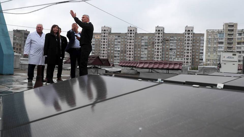 Київ забезпечує лікарні альтернативними джерелами електроенергії, води та тепла – Кличко