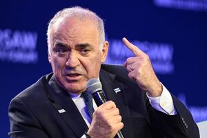 Каспаров поспорил с ведущей "Дождя", объясняя связь между снятием санкций с РФ и убийством украинцев