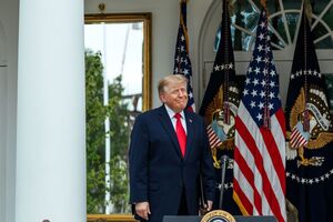 "Телефонував я чи хтось інший..." Трамп завив, що Маск відновив роботу Starlink в Україні