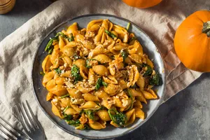 Вкус осени – именно этот. Добавьте в пасту сезонный ингредиент – вкусное и сытное блюдо гарантировано