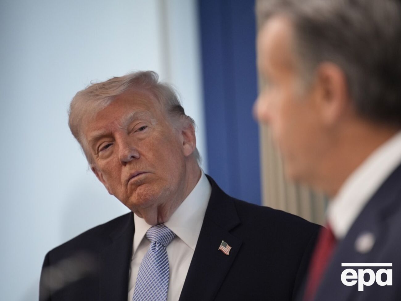 Трамп налаживает отношения с Путиным, но разведка США продолжает помогать Украине – The Atlantic