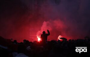 "Макрон – у відставку", "Ле Пен – до в'язниці!" У Франції відбулися нові протести, майже 1 тис. затриманих. Фото