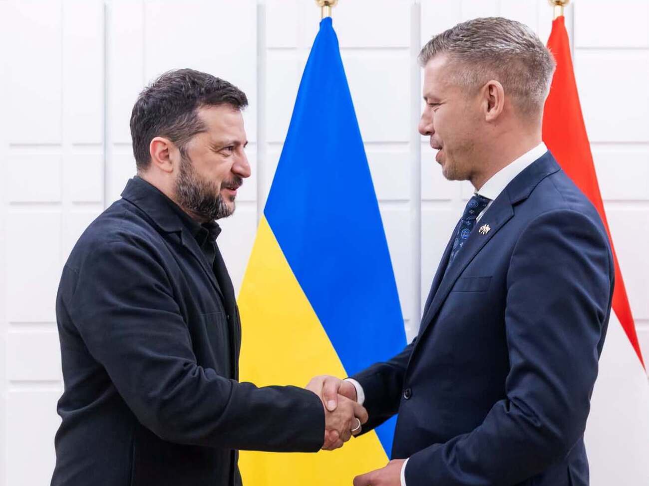 Зеленський не поїхав в Угорщину на свято, хоч запрошували. В ОП говорять про "чіткі сигнали" від Мадяра