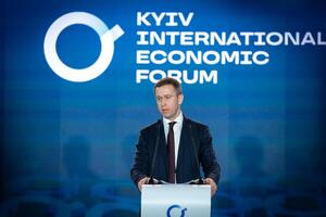 "Роблять три дрони, а сотні людей заброньовані". Чому уряд хоче новий суспільний договір і яким він буде