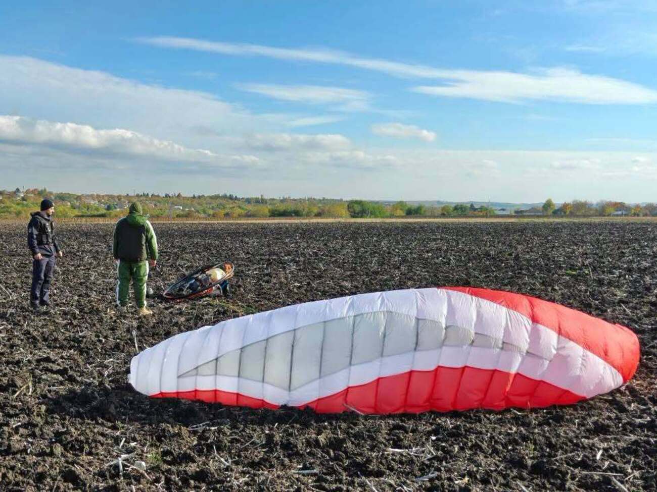 Українець на параплані перетнув повітряний простір Молдови. Його затримали, про що він попросив