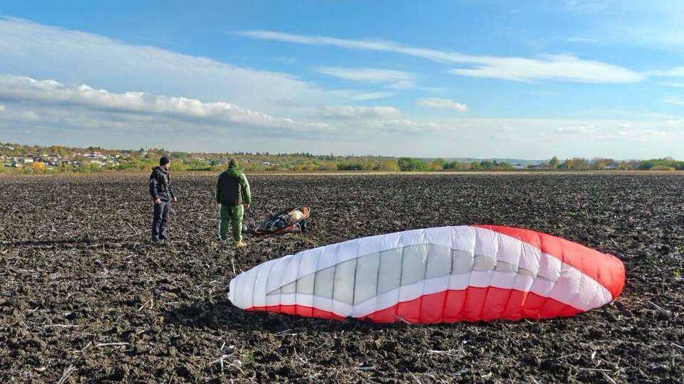 Українець на параплані перетнув повітряний простір Молдови. Його затримали, про що він попросив