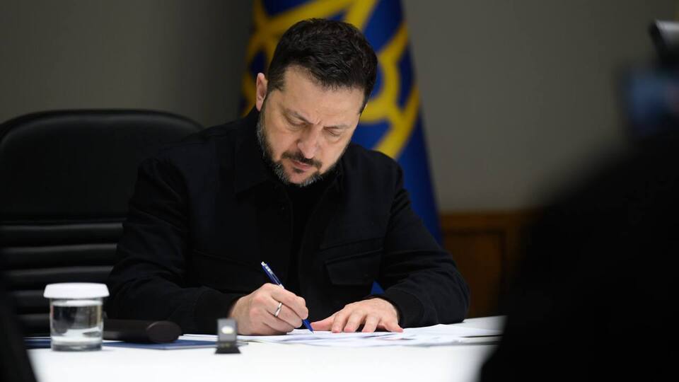 Зеленський запропонував Раді продовжити воєнний стан і мобілізацію. До якого числа?