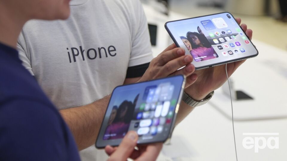 На складной iPhone Duo, ставший самой ожидаемой новинкой Apple, начали поступать жалобы. Что известно