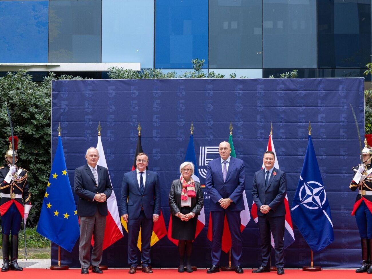 П’ять країн Європи назвали РФ головною загрозою та зробили заяву щодо України. Що вирішили в Парижі