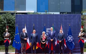П’ять країн Європи назвали РФ головною загрозою та зробили заяву щодо України. Що вирішили в Парижі