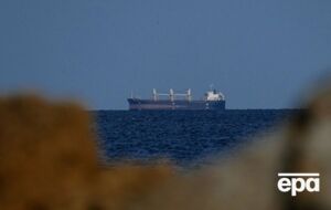 Росія вперше з липня дозволила суднам із зерном виходити з Азовського моря – Bloomberg