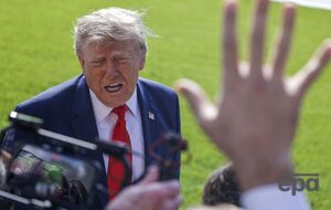 "Я был чудесен, детка?" Трамп на митинге в подробностях рассказал об общении с женой