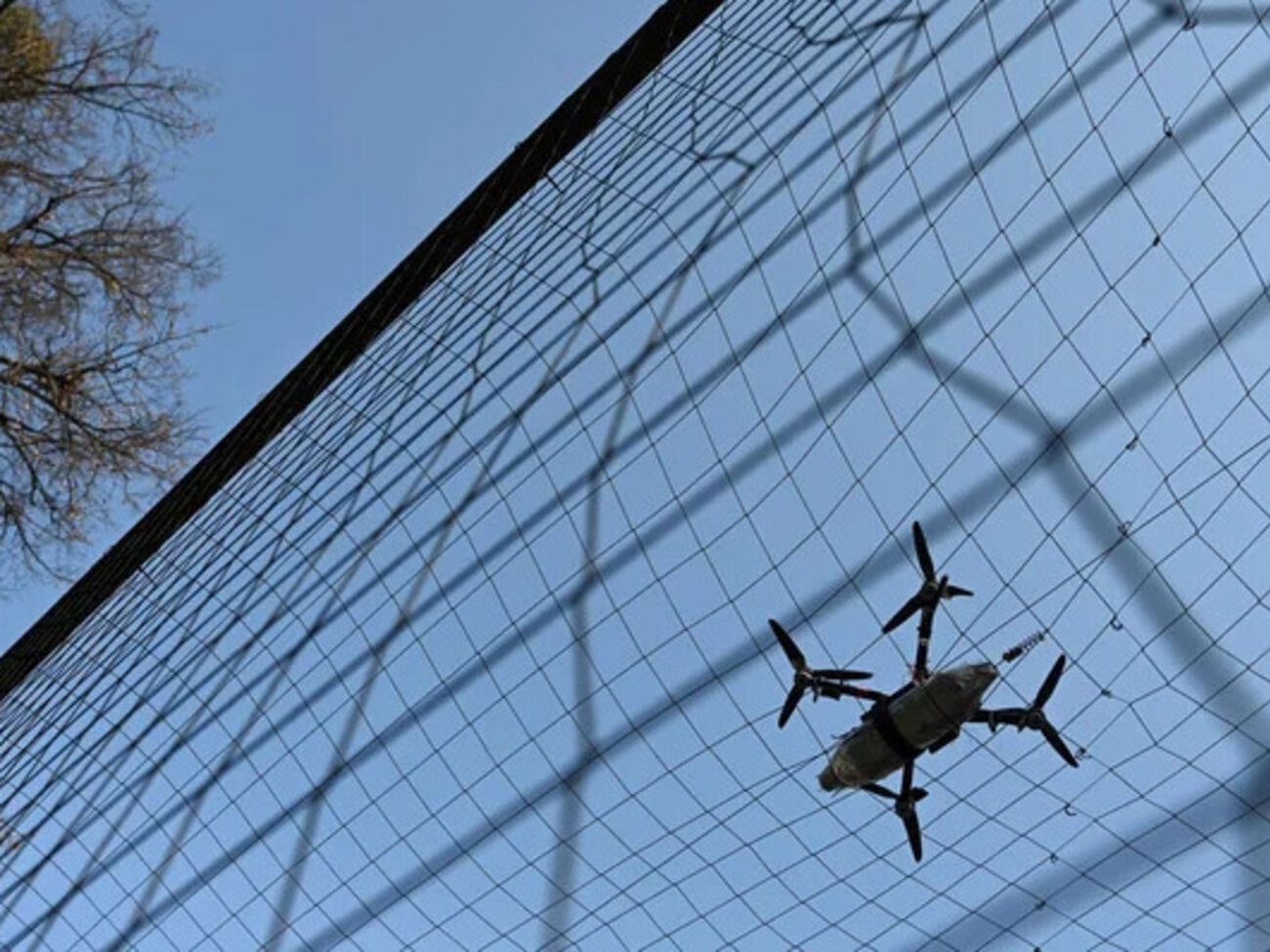 Що робити, коли на автомобіль полює ворожий FPV-дрон. Поради, які збережуть життя