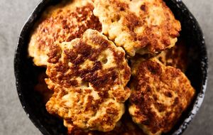 Натрите этот овощ и добавьте к курице. Рецепт невероятно нежных котлет