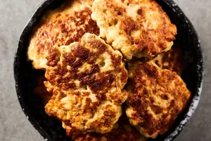 Натрите этот овощ и добавьте к курице. Рецепт невероятно нежных котлет