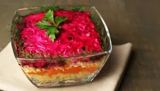 Выложите первым слоем именно этот ингредиент – и "Шуба" станет еще вкуснее